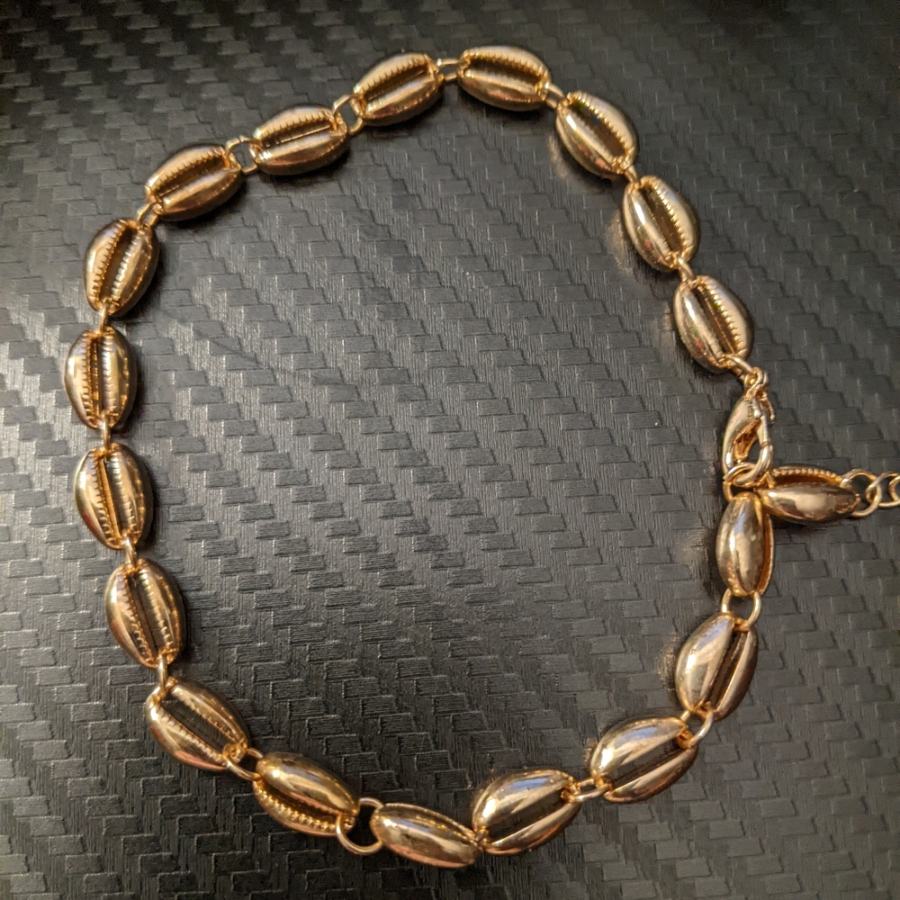 Claire's Gold toned Bracelet